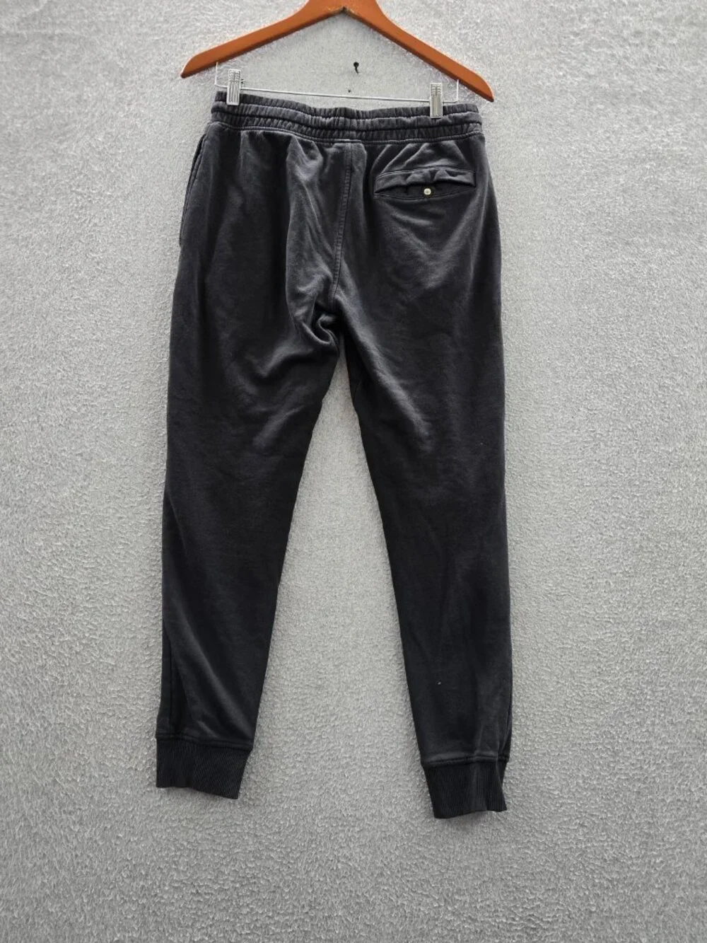 Gymshark Men Activewear Pants Small Black Crest Jogger Slim Fit Logo 25